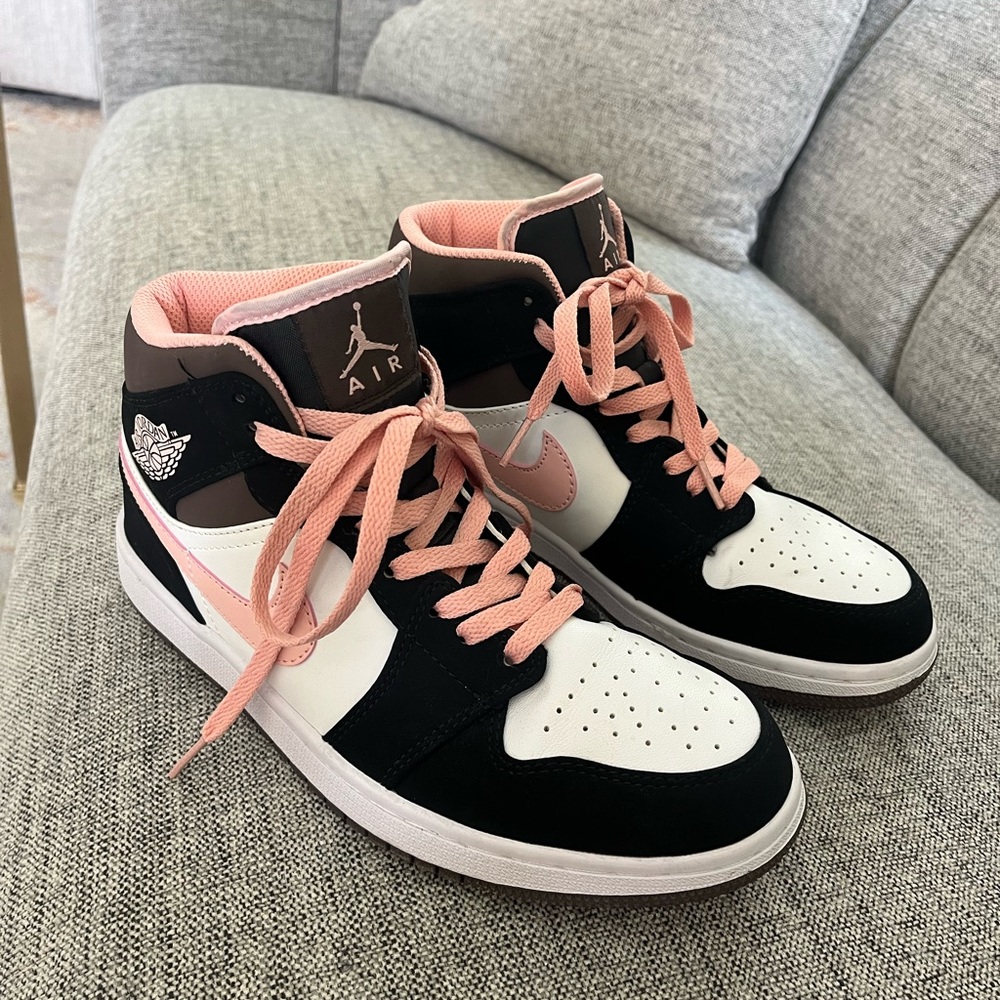 Air Jordan 1 Mids Peach Mocha (Only worn once!)